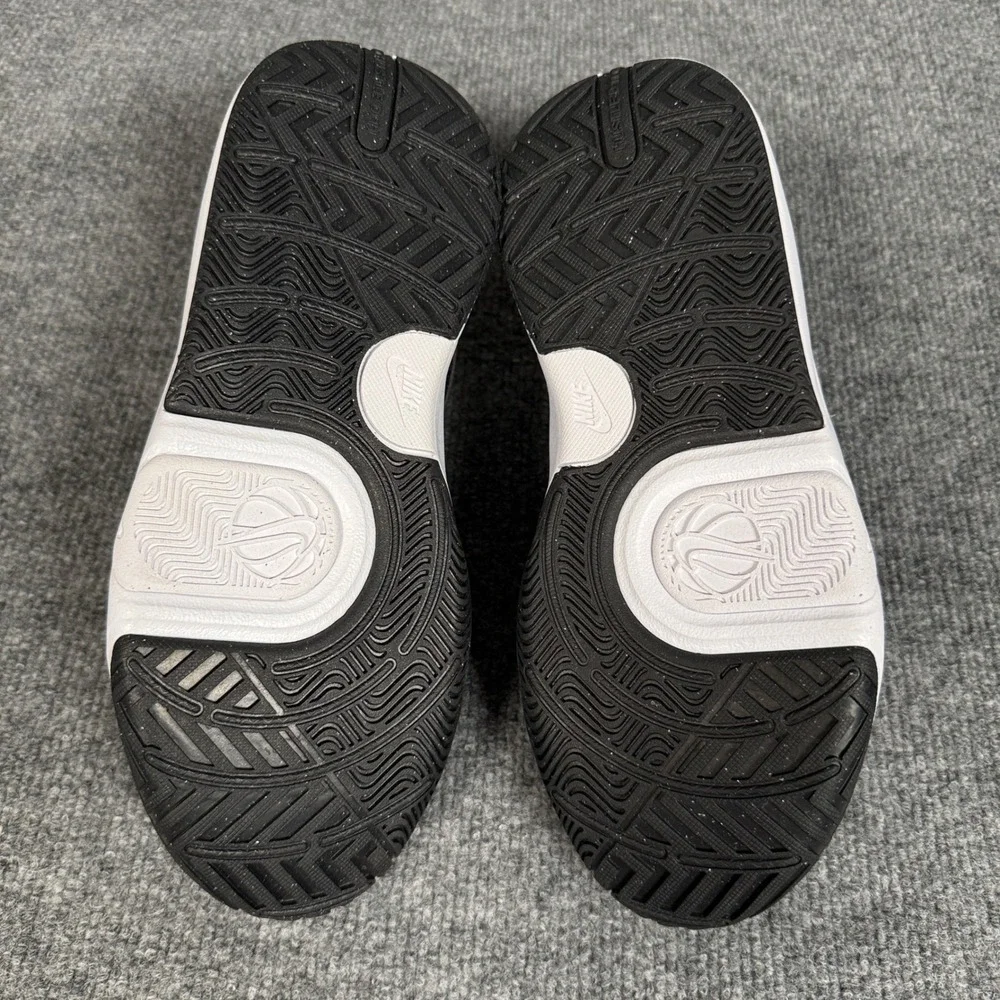 Nike Boys Size 7 Shoes Team Hustle D 11 Sneaker Kids Black White No-Tie Athletic